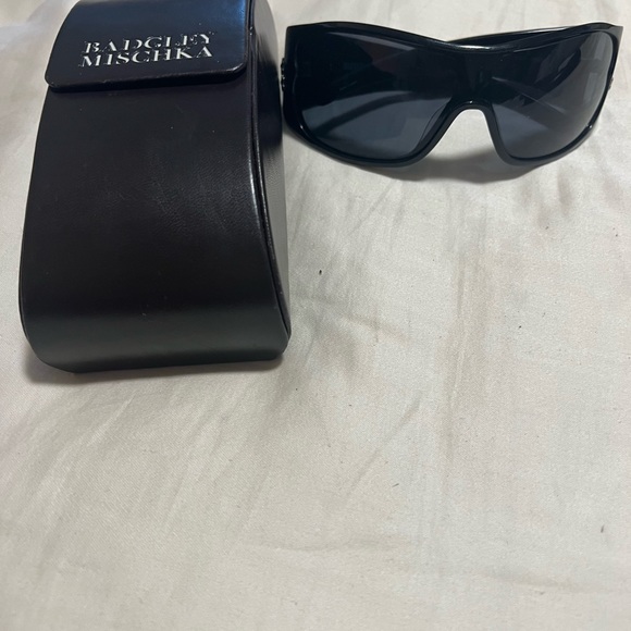 Badgley Mischka Accessories - Vintage elegant 1998 Badgley Mischa dark sunglasses.